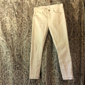 White skinny jeans with frayed hem